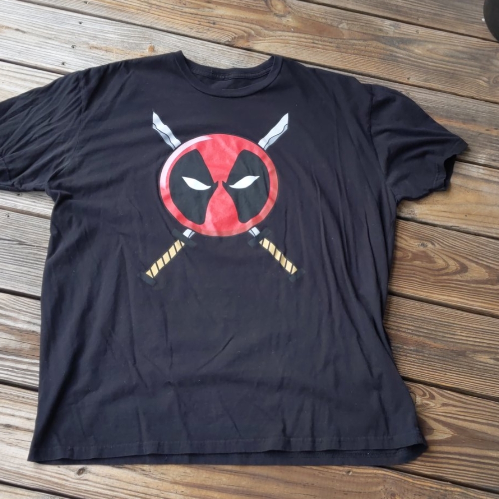 Deadpool graphic tee